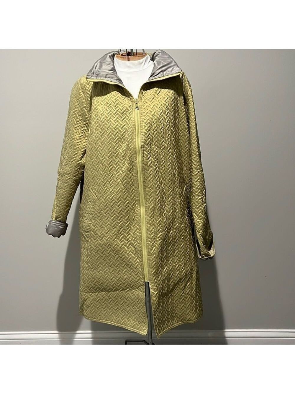 MYCRA PAC Reversible raincoat with hidden hood. M /L. Green / grey
